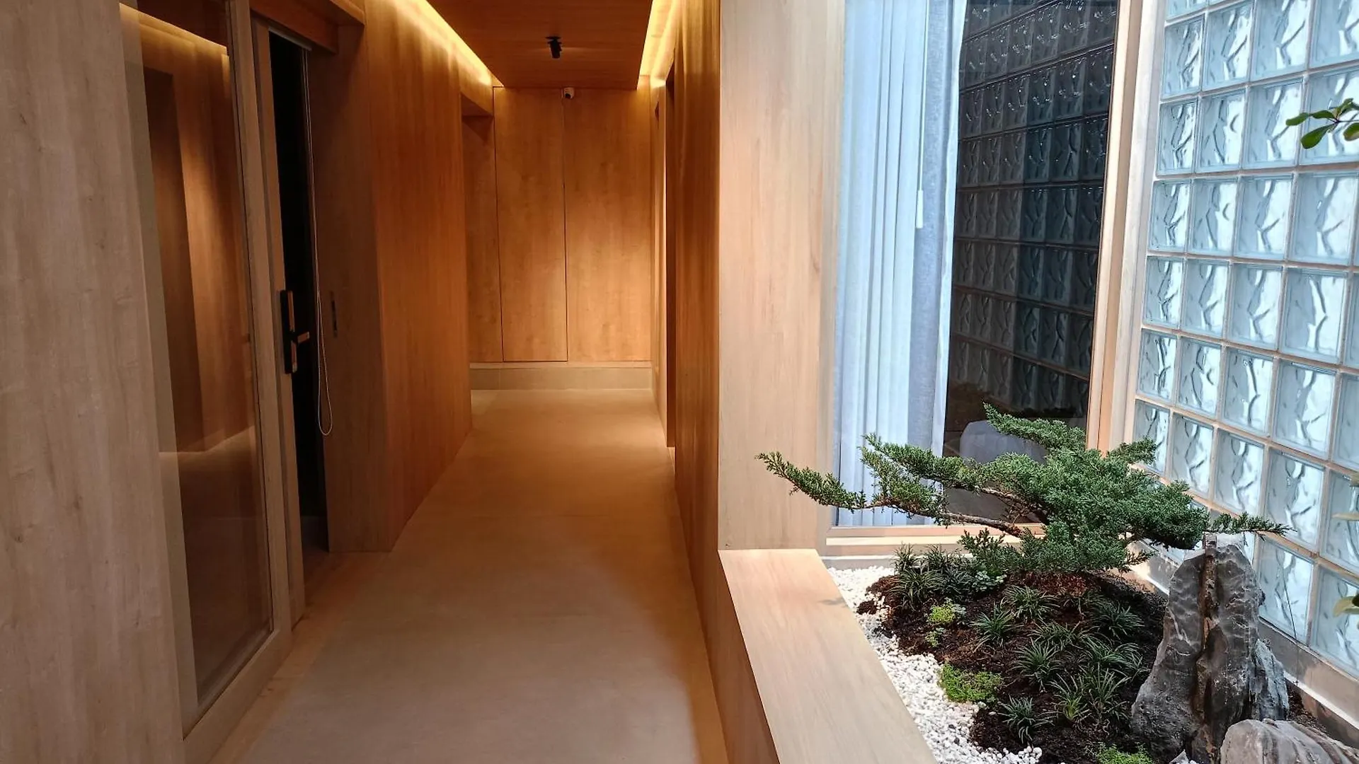 Casa Tokyo Manila By Xcay Home Medellin 0*,